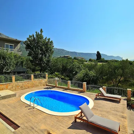 Apartman 2 Bedroom Lovely In Kastel Gomilica *