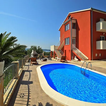 2 Bedroom Lovely In Kastel Gomilica * Kaštela