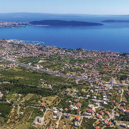 Apartman 2 Bedroom Lovely In Kastel Gomilica *
