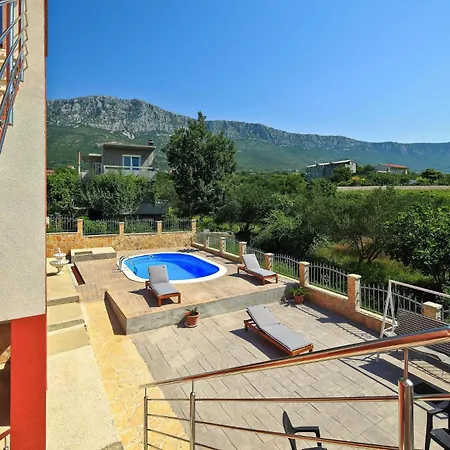 2 Bedroom Lovely In Kastel Gomilica Apartman Kaštela