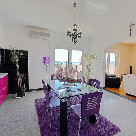 2 Bedroom Lovely In Kastel Gomilica Apartman Kaštela